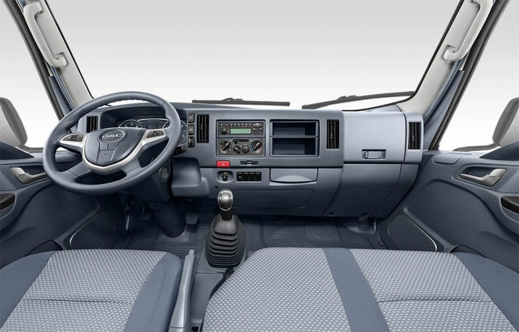 JAC N200S 1T99 – Thùng Kín – Động Cơ CUMMINS (Sao chép)