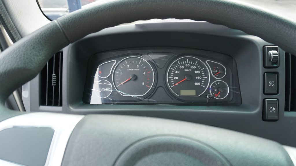 JAC N200S 1T99 – Thùng Kín – Động Cơ CUMMINS (Sao chép)
